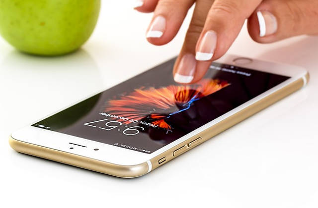 Handy verkaufen Ob ein neues Handy angeschafft wird oder das alte Handy nicht mehr funktioniert – von Zeit zu Zeit müssen Verbraucher ihr Handy verkaufen.